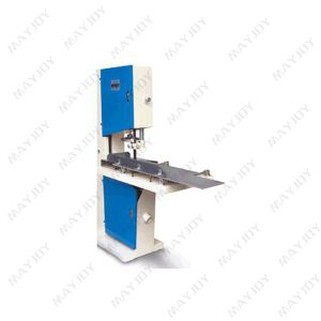 Tualetes papīra ruļļu griešanas mašīna